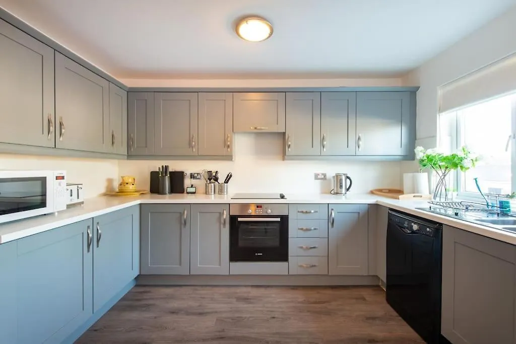 City Centre 4 Bed House Free Parking Walk To Town Cardiff United Kingdom