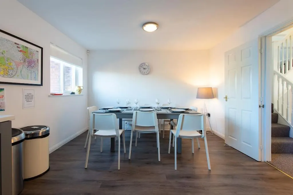 City Centre 4 Bed House Free Parking Walk To Town Cardiff 0*,  United Kingdom